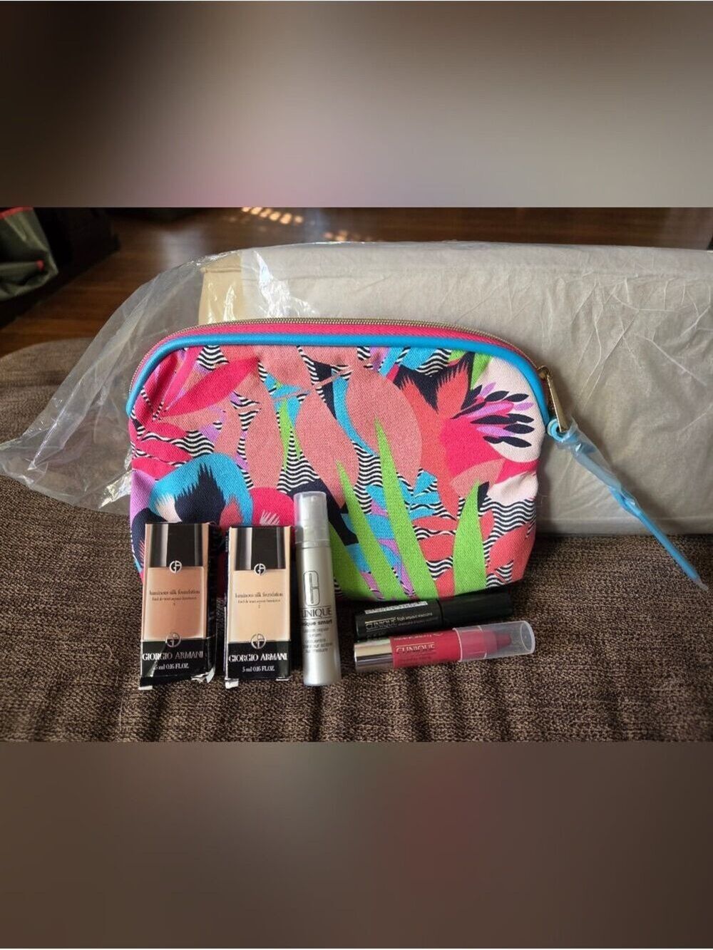 Clinique Giorgio Armani Beauty Mini Set + Palm Beach Makeup Bag